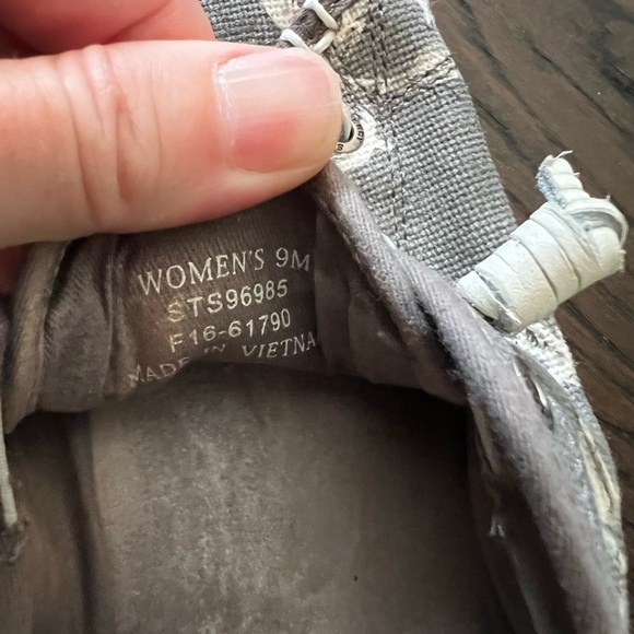 SPERRY Gray Canvas Sneaker with Bird Design Womens Size 9 - Picture 4 of 4